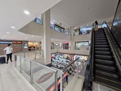 Lucky Plaza (D9), Retail #594365741
